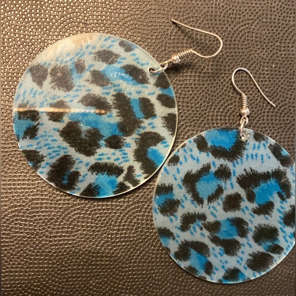 Acrylic blue & blue leopard pattern circle dangling pierced Earrings - Picture 2 of 6